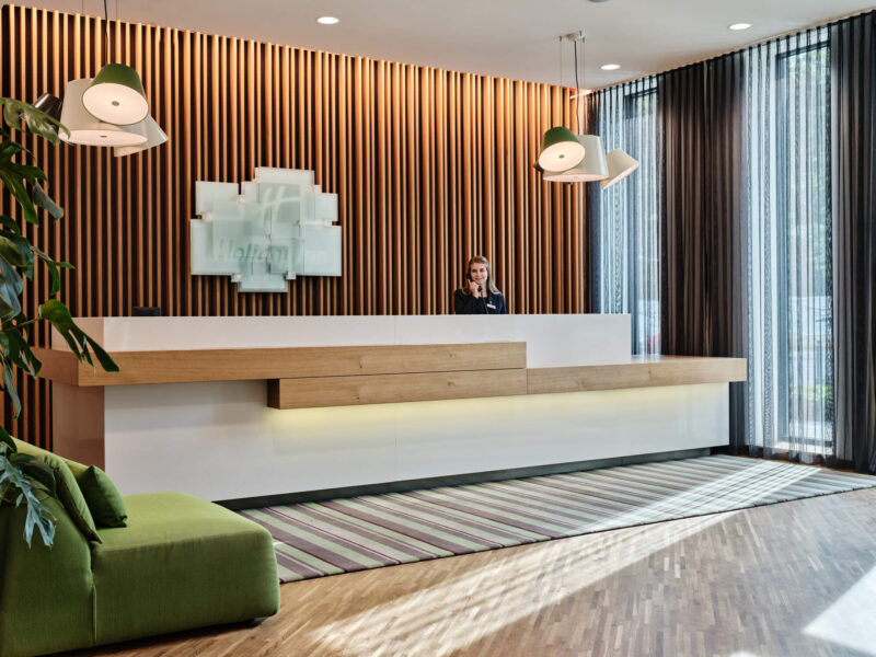 Holiday Inn Warsaw &mdash; lobby reception